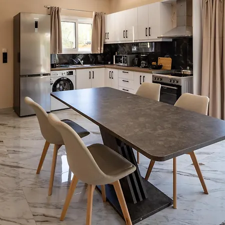 Nikcon 2 Bedroom House شقة Kávos
