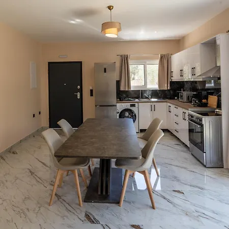 Nikcon 2 Bedroom House Apartment *
