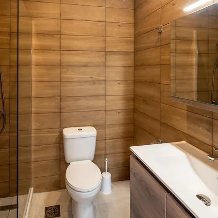 Nikcon 2 Bedroom House Apartment *